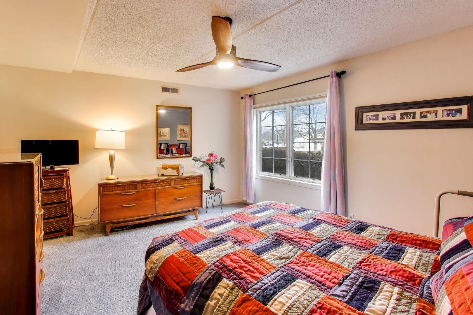 710 Creekside Drive #104A, Mount Prospect, IL 60056