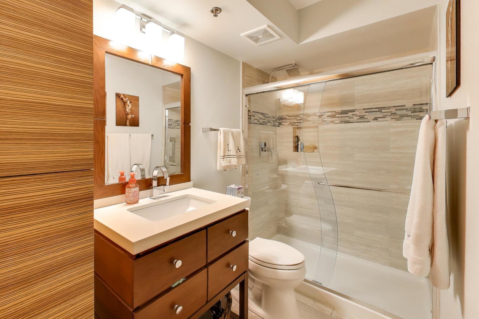 710 Creekside Drive #104A, Mount Prospect, IL 60056