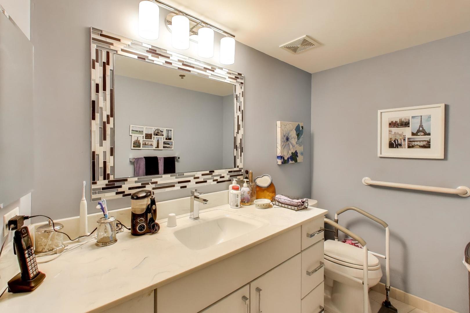 710 Creekside Drive #104A, Mount Prospect, IL 60056