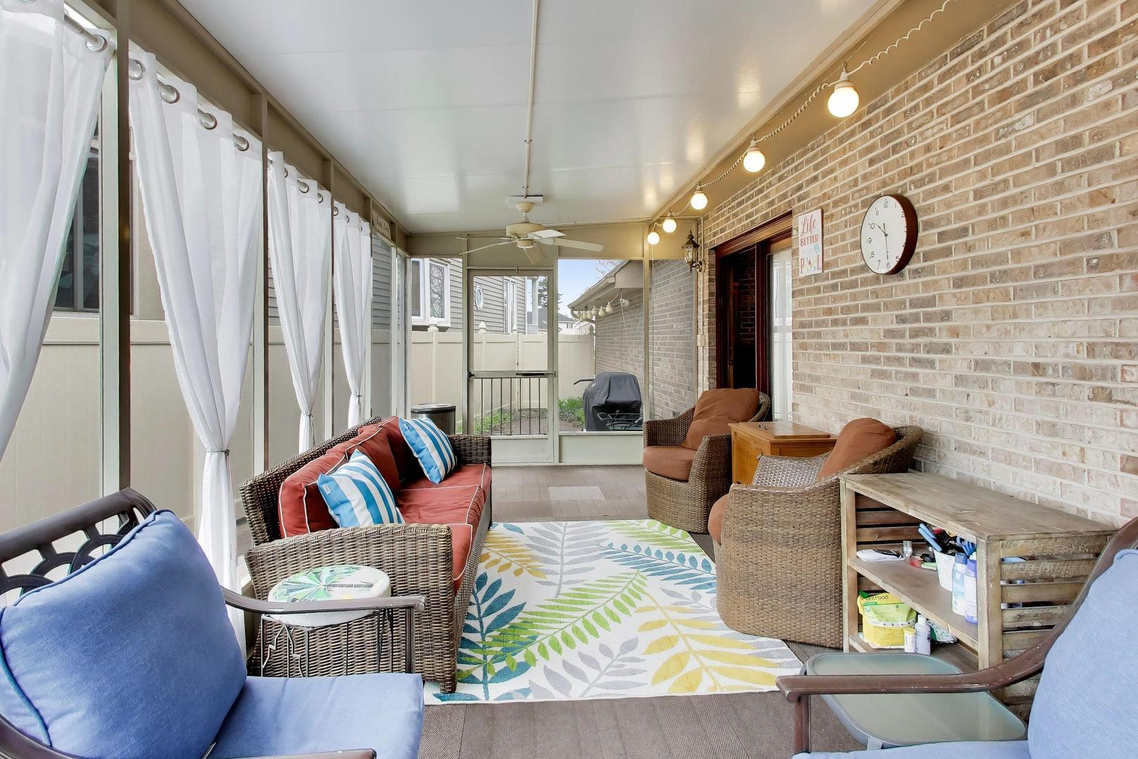 9641 E Shore Drive, Oak Lawn, IL 60453