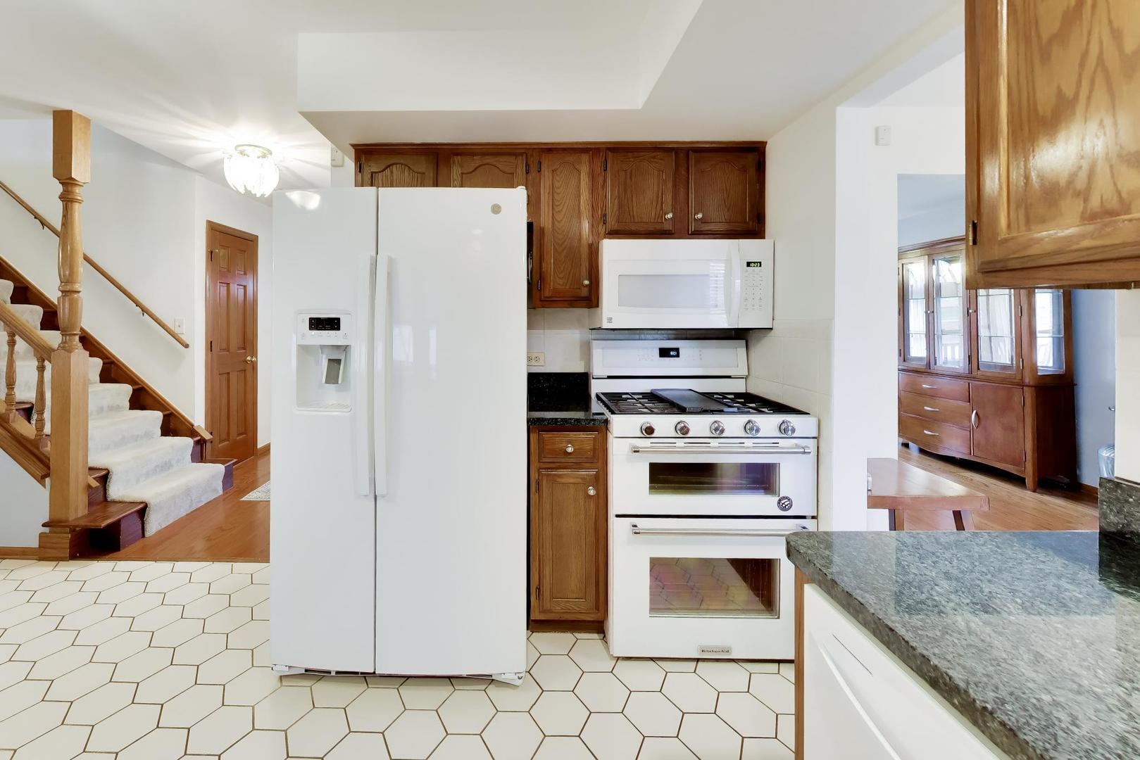 9641 E Shore Drive, Oak Lawn, IL 60453