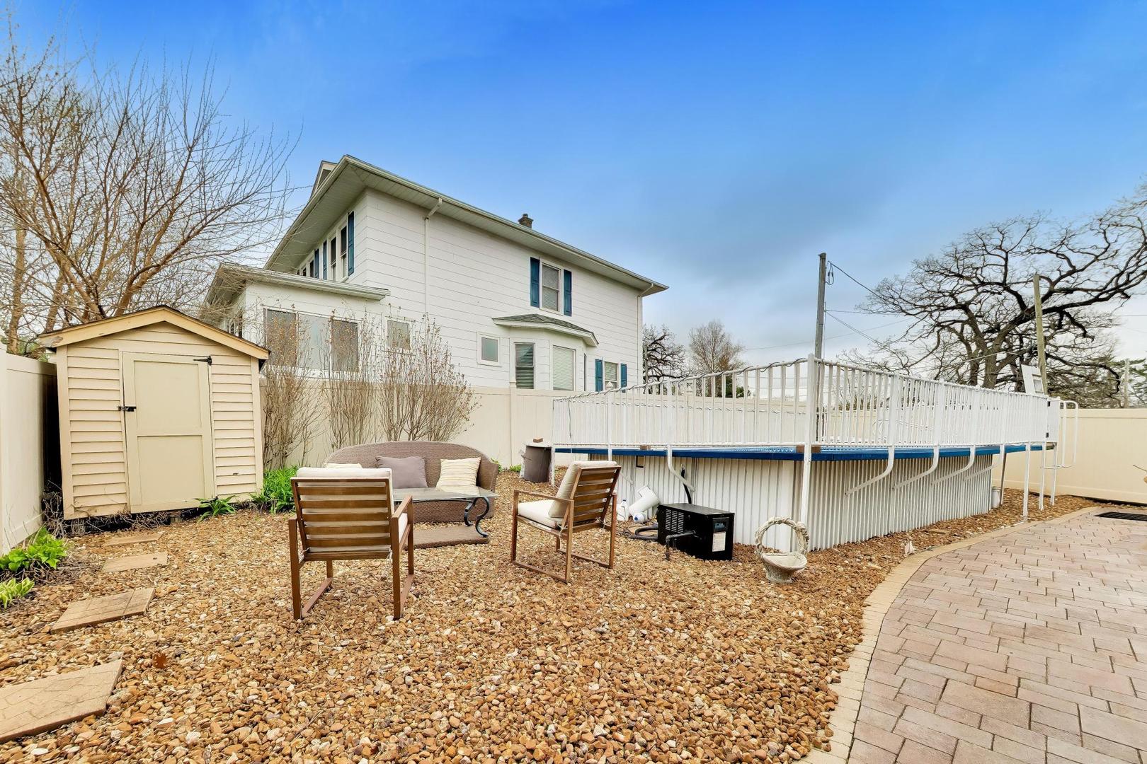 9641 E Shore Drive, Oak Lawn, IL 60453