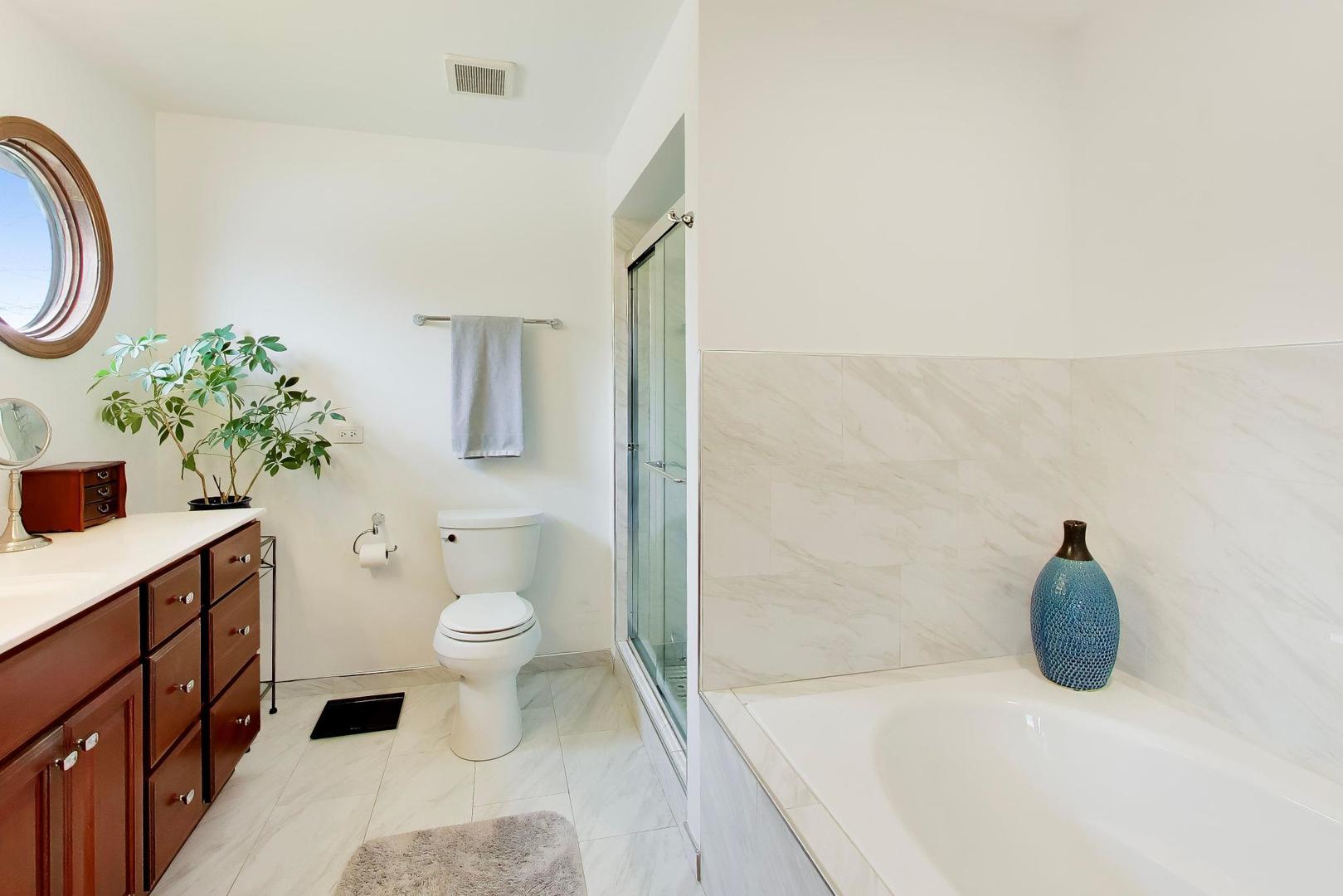 9641 E Shore Drive, Oak Lawn, IL 60453