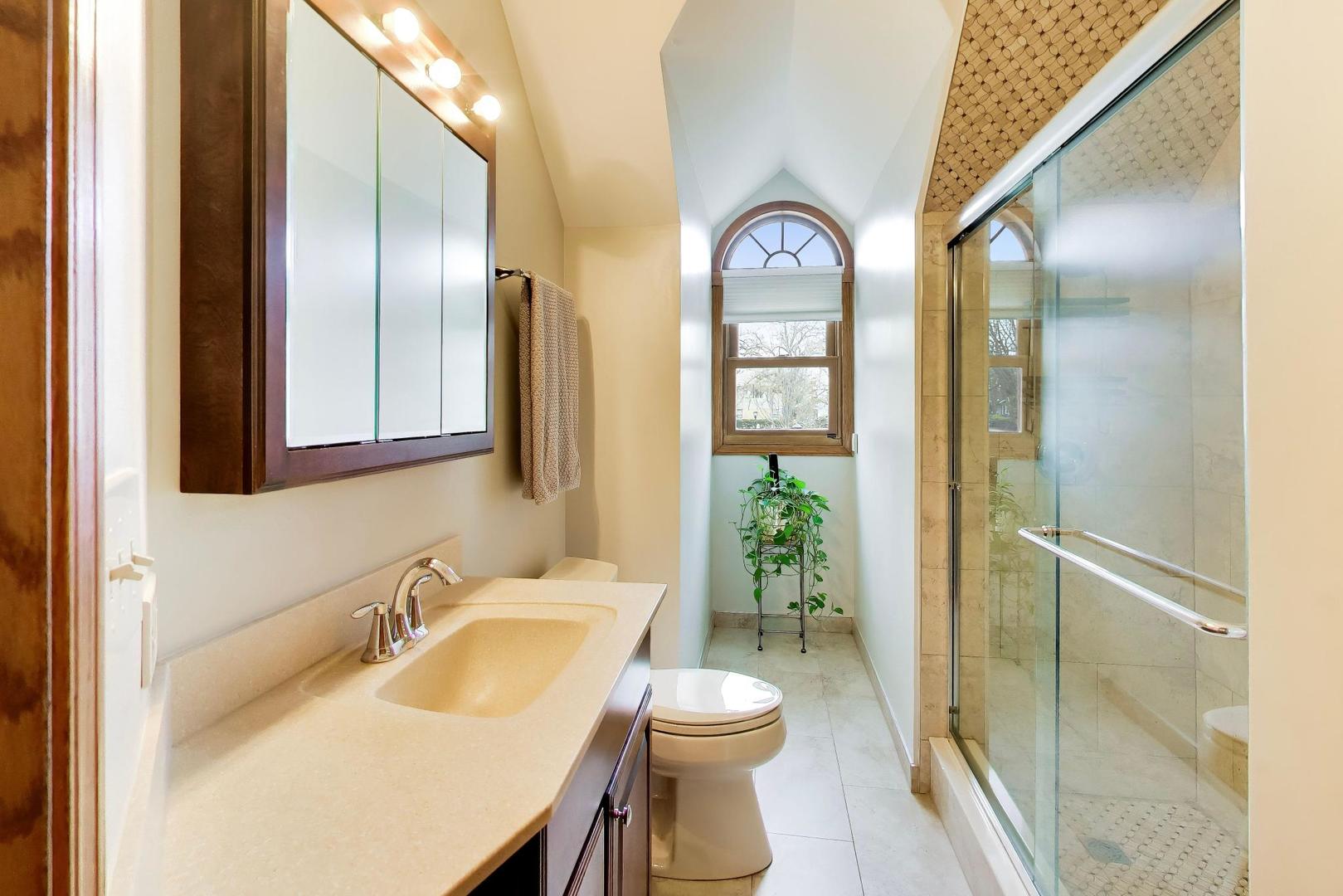 9641 E Shore Drive, Oak Lawn, IL 60453