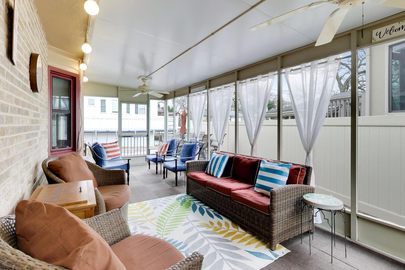 9641 E Shore Drive, Oak Lawn, IL 60453