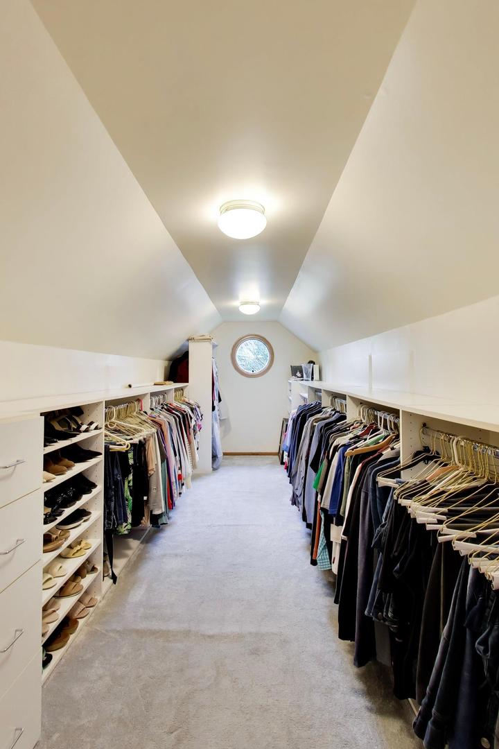 9641 E Shore Drive, Oak Lawn, IL 60453