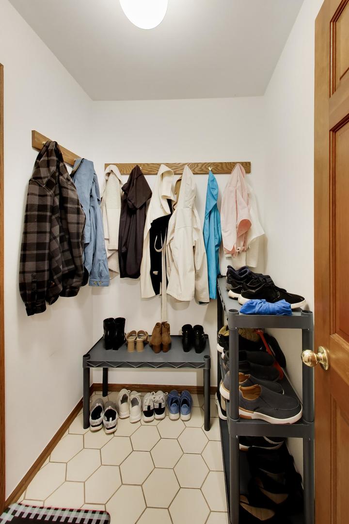 9641 E Shore Drive, Oak Lawn, IL 60453