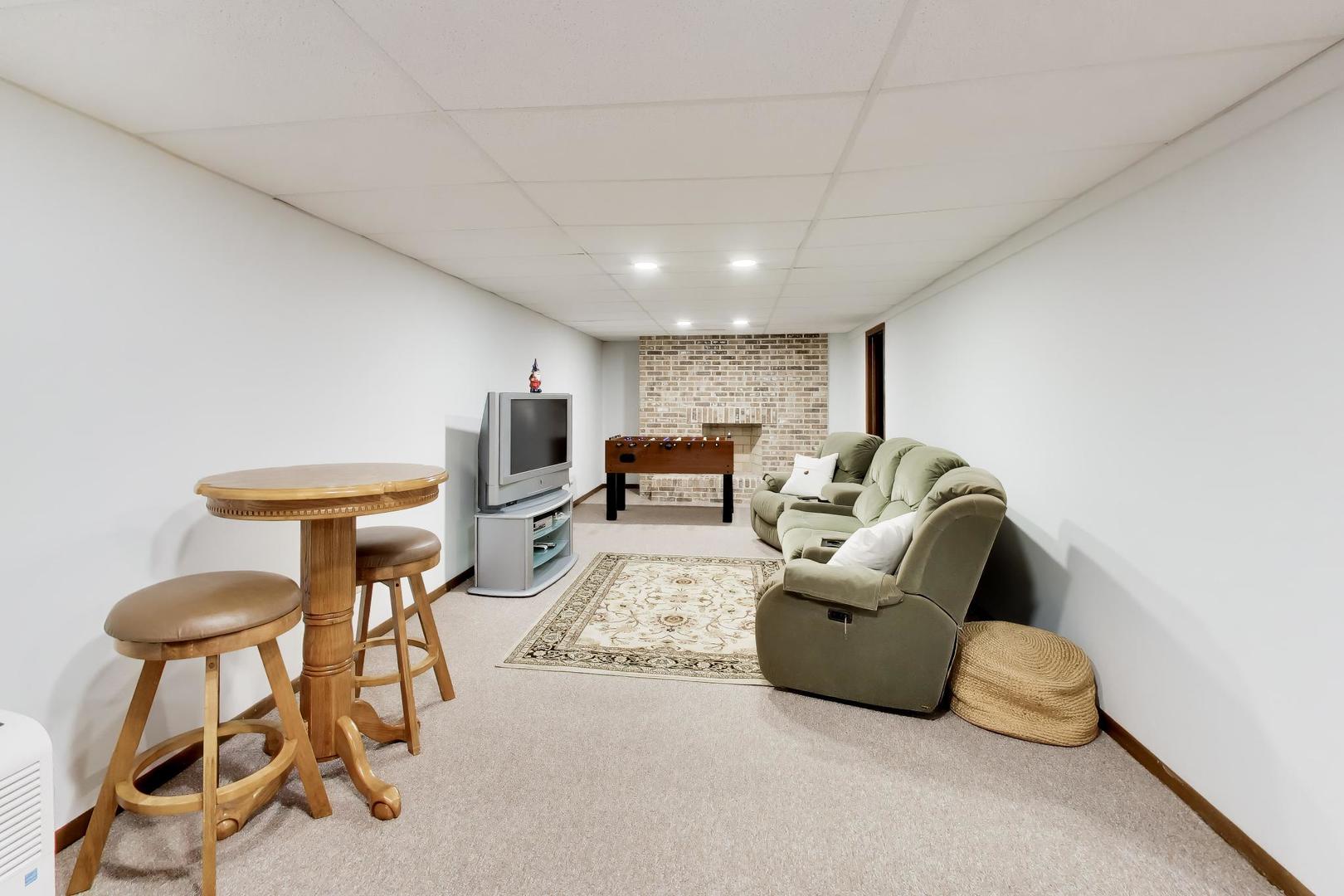 9641 E Shore Drive, Oak Lawn, IL 60453