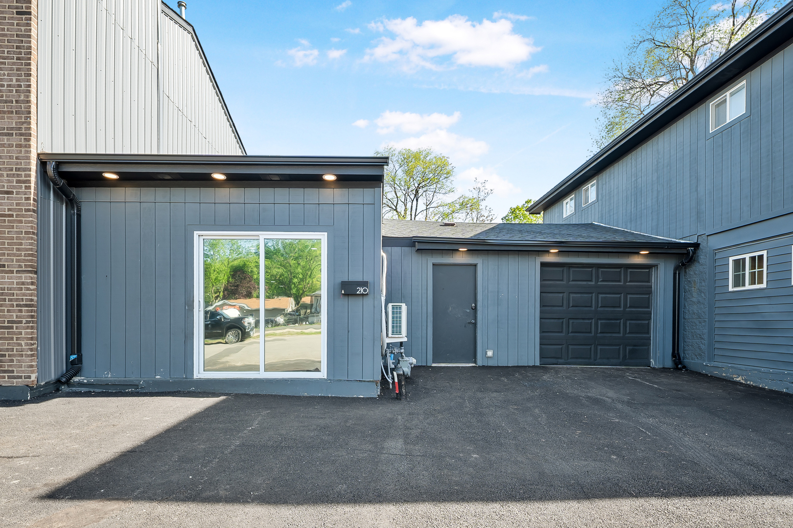 210 Moen Avenue, Rockdale, IL 60436