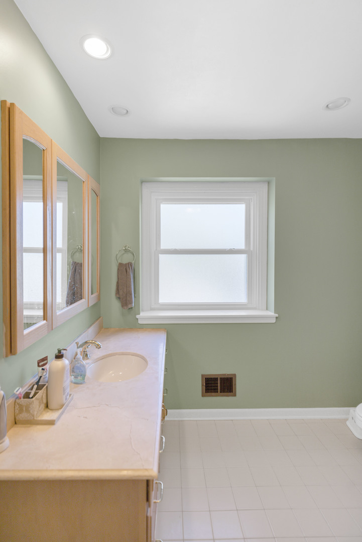 1145 Hunting Drive, Palatine, IL 60067