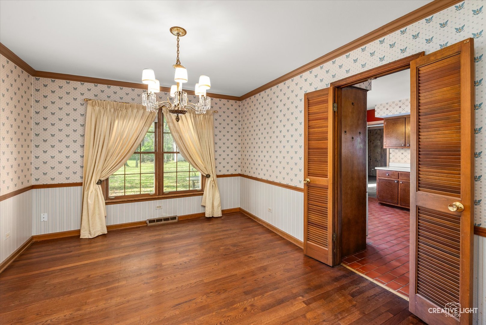 29W007 Oak Lane, Warrenville, IL 60555