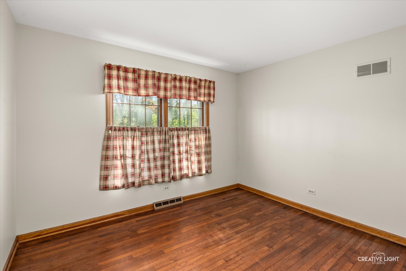 29W007 Oak Lane, Warrenville, IL 60555