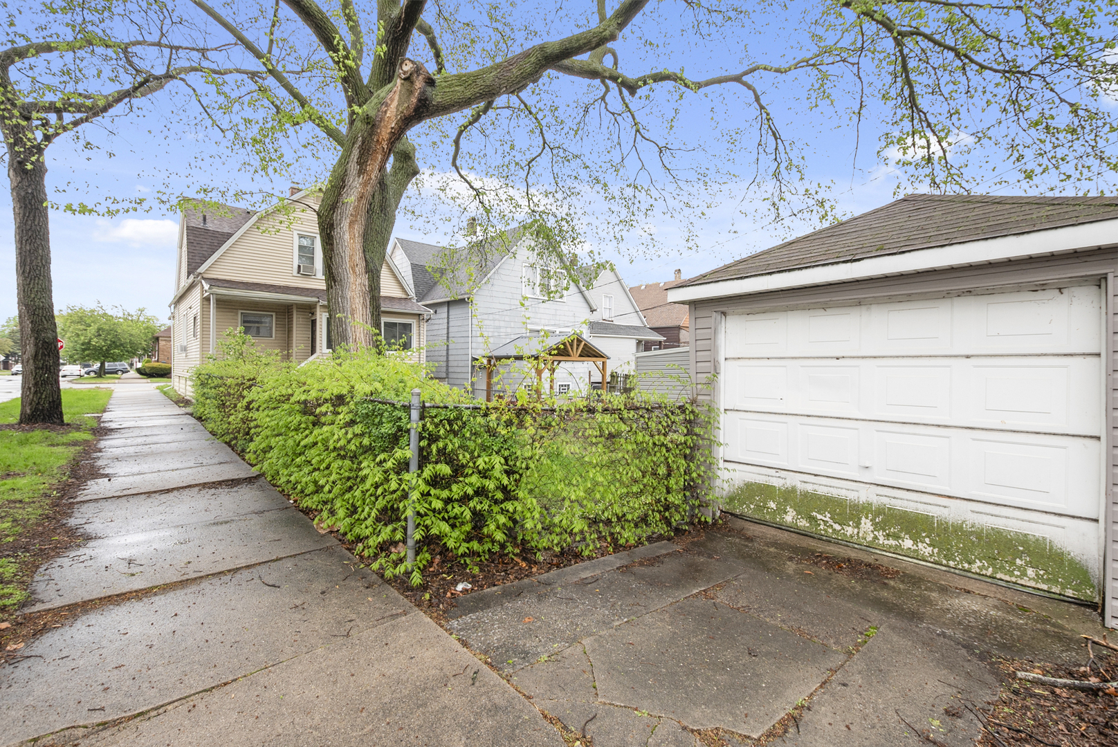 10700 S Avenue G, Chicago, IL 60617