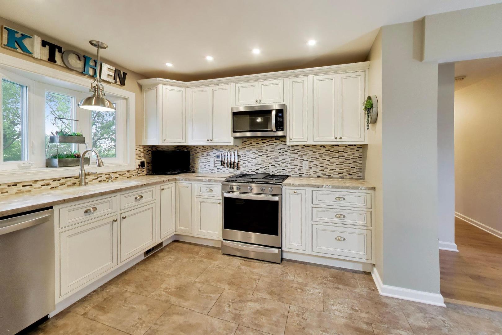 43w770 Fescue Court, St. Charles, IL 60175