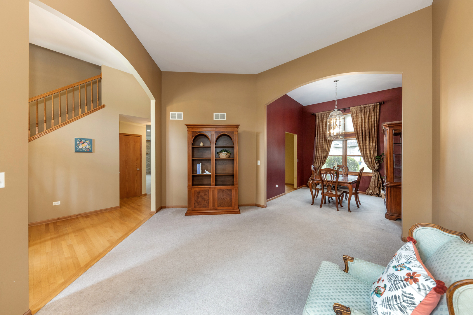 1340 WITHAM Lane, Woodridge, IL 60517