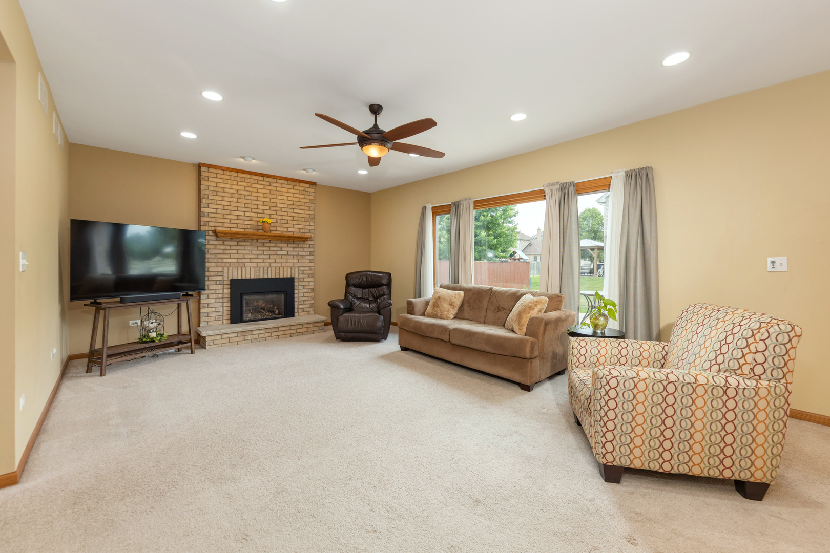 1340 WITHAM Lane, Woodridge, IL 60517