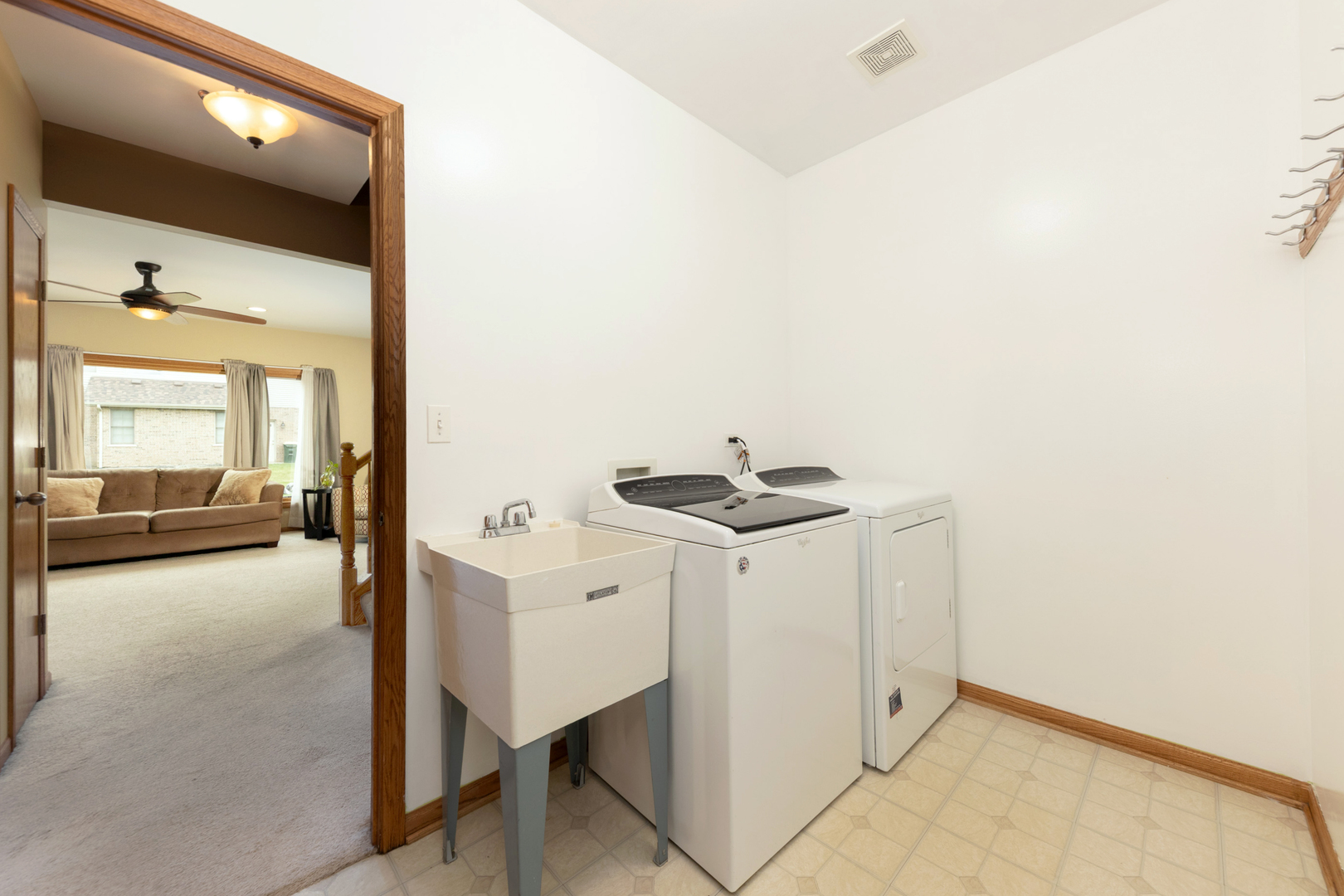1340 WITHAM Lane, Woodridge, IL 60517