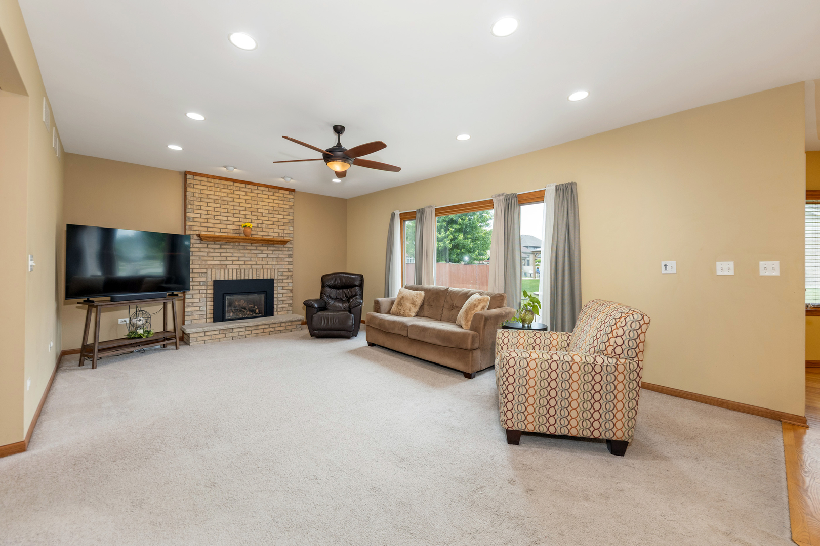 1340 WITHAM Lane, Woodridge, IL 60517