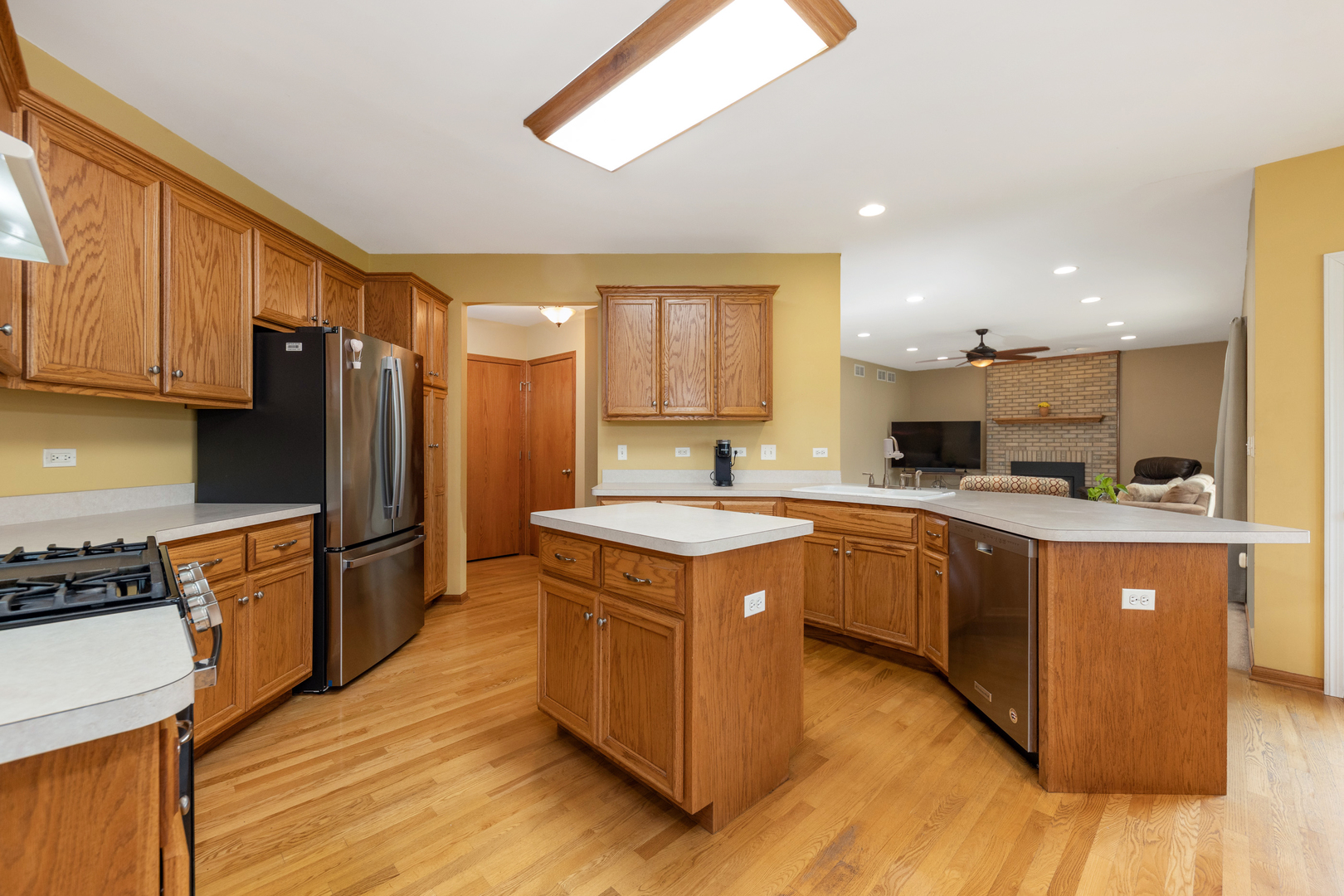 1340 WITHAM Lane, Woodridge, IL 60517