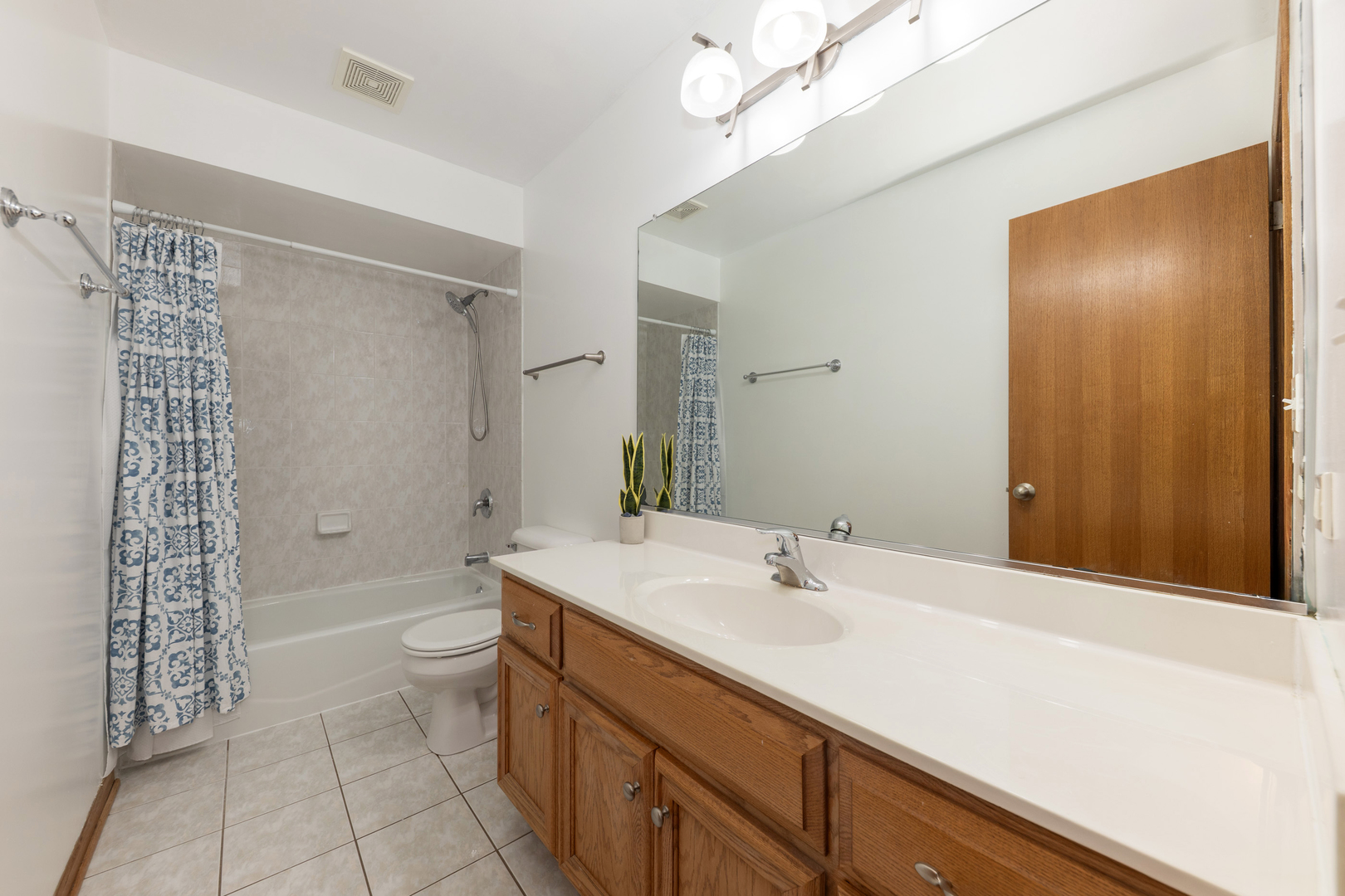 1340 WITHAM Lane, Woodridge, IL 60517