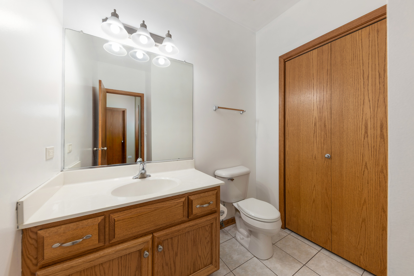 1340 WITHAM Lane, Woodridge, IL 60517
