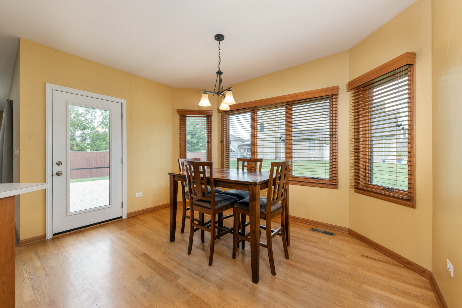 1340 WITHAM Lane, Woodridge, IL 60517