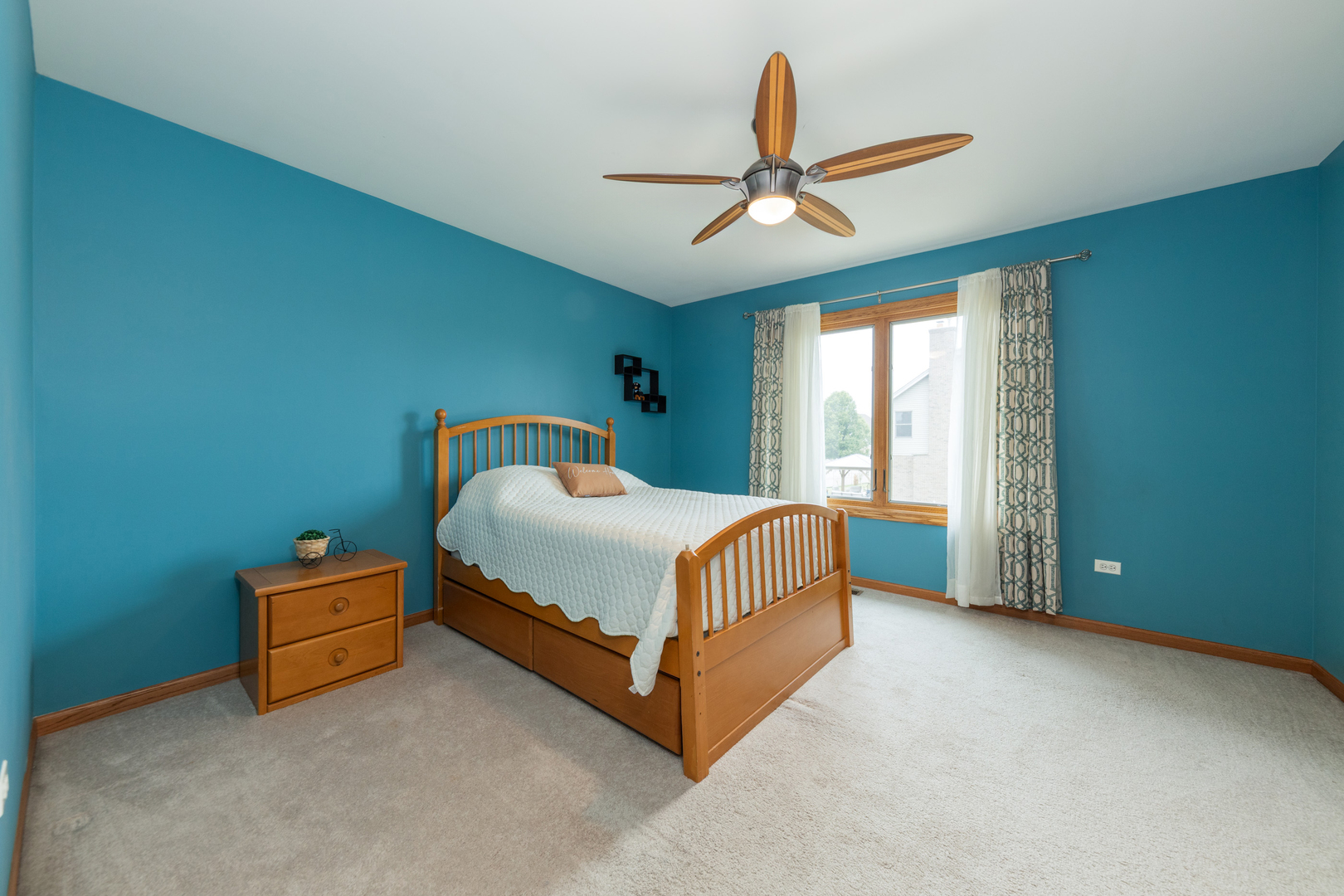 1340 WITHAM Lane, Woodridge, IL 60517