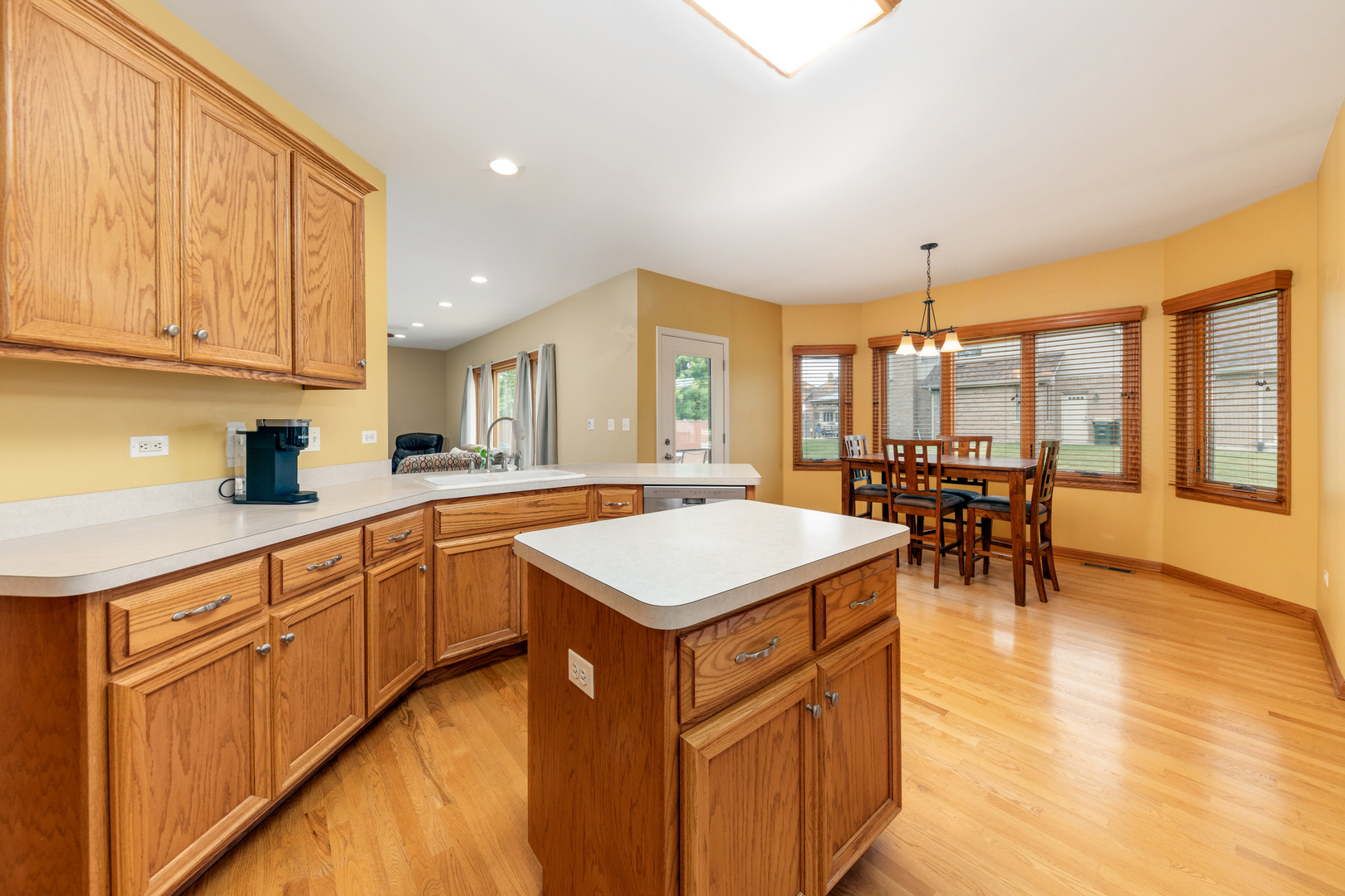 1340 WITHAM Lane, Woodridge, IL 60517