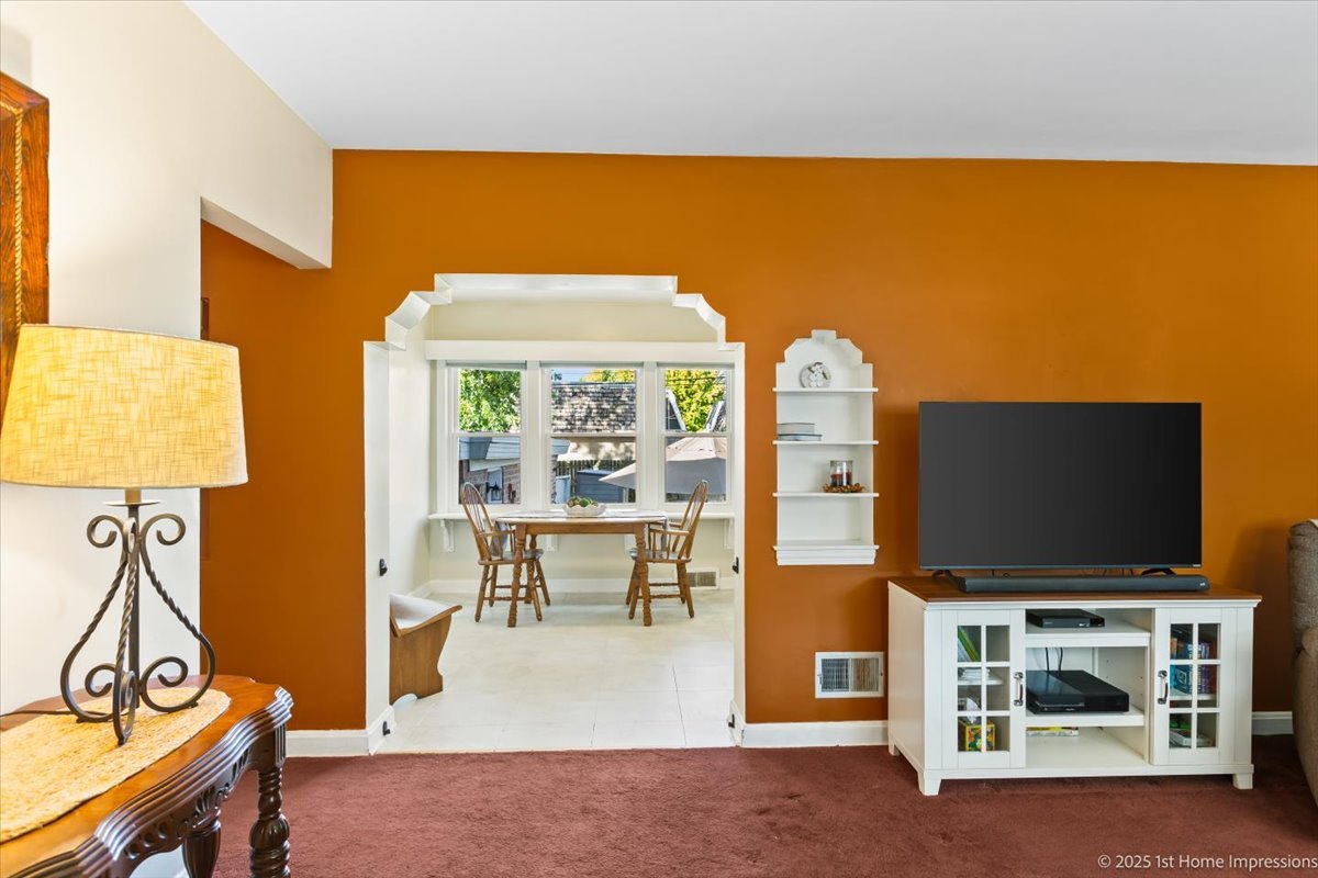 9206 S Troy Avenue, Evergreen Park, IL 60805