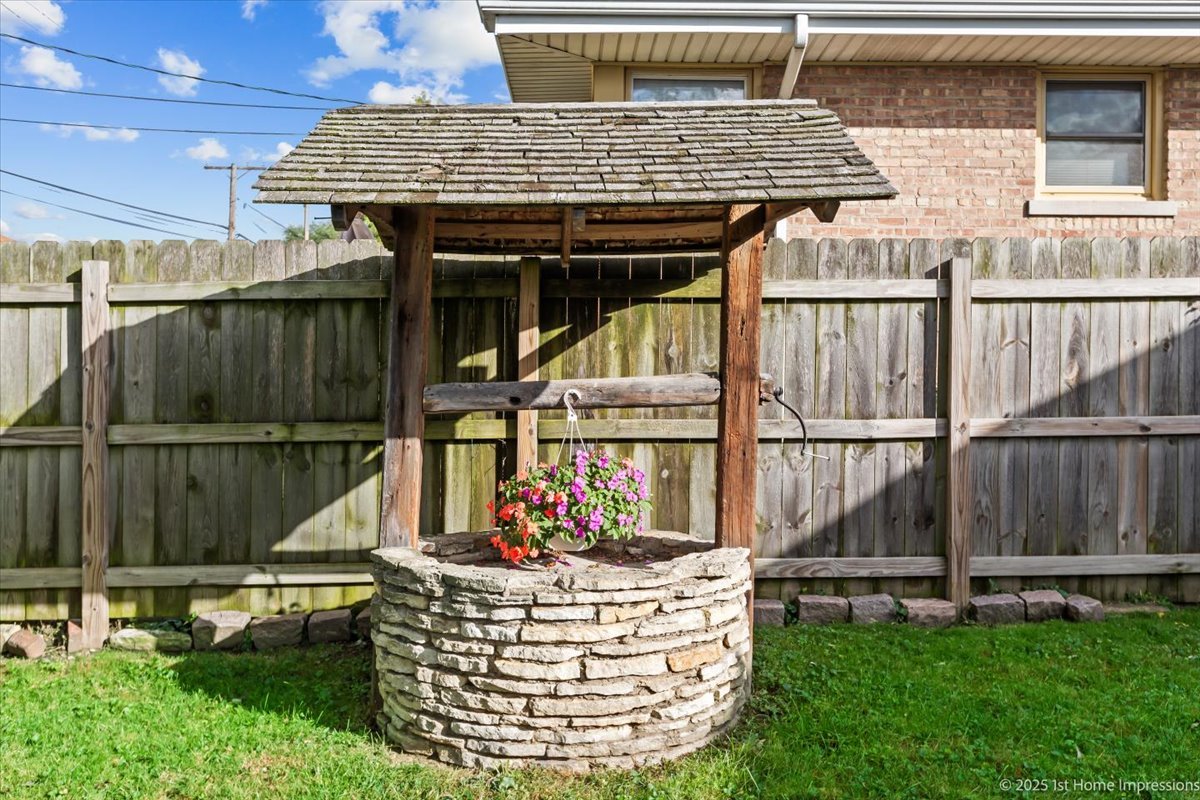 9206 S Troy Avenue, Evergreen Park, IL 60805