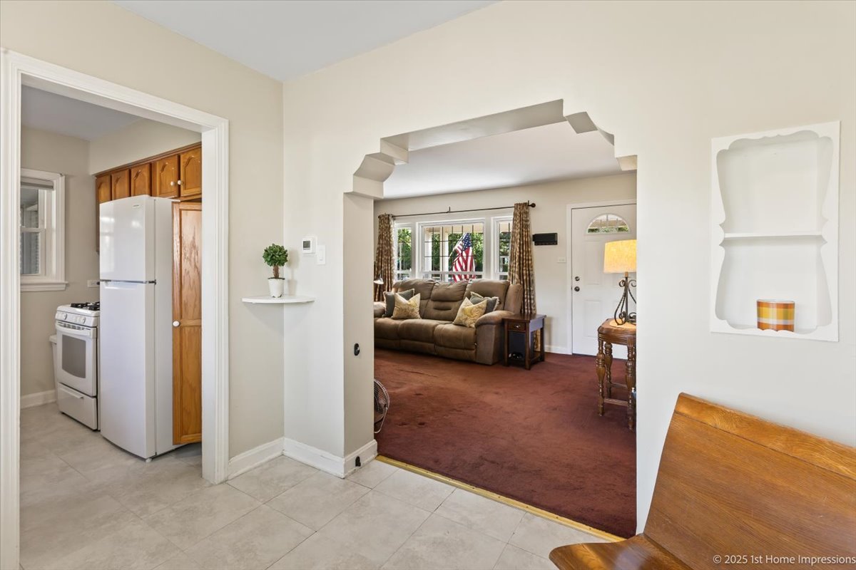 9206 S Troy Avenue, Evergreen Park, IL 60805