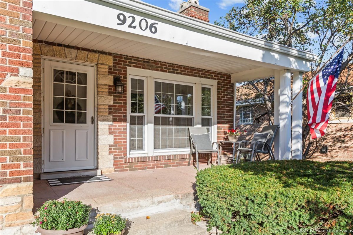 9206 S Troy Avenue, Evergreen Park, IL 60805