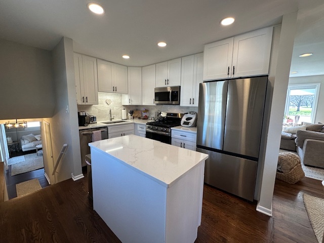 430 71st Street, Darien, IL 60561