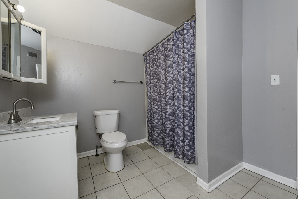 205 S Park Avenue, Waukegan, IL 60085