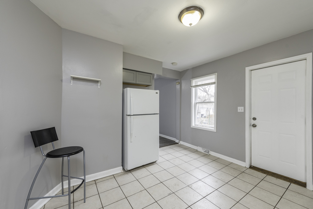 205 S Park Avenue, Waukegan, IL 60085