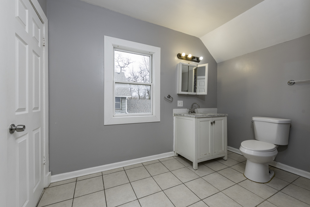 205 S Park Avenue, Waukegan, IL 60085