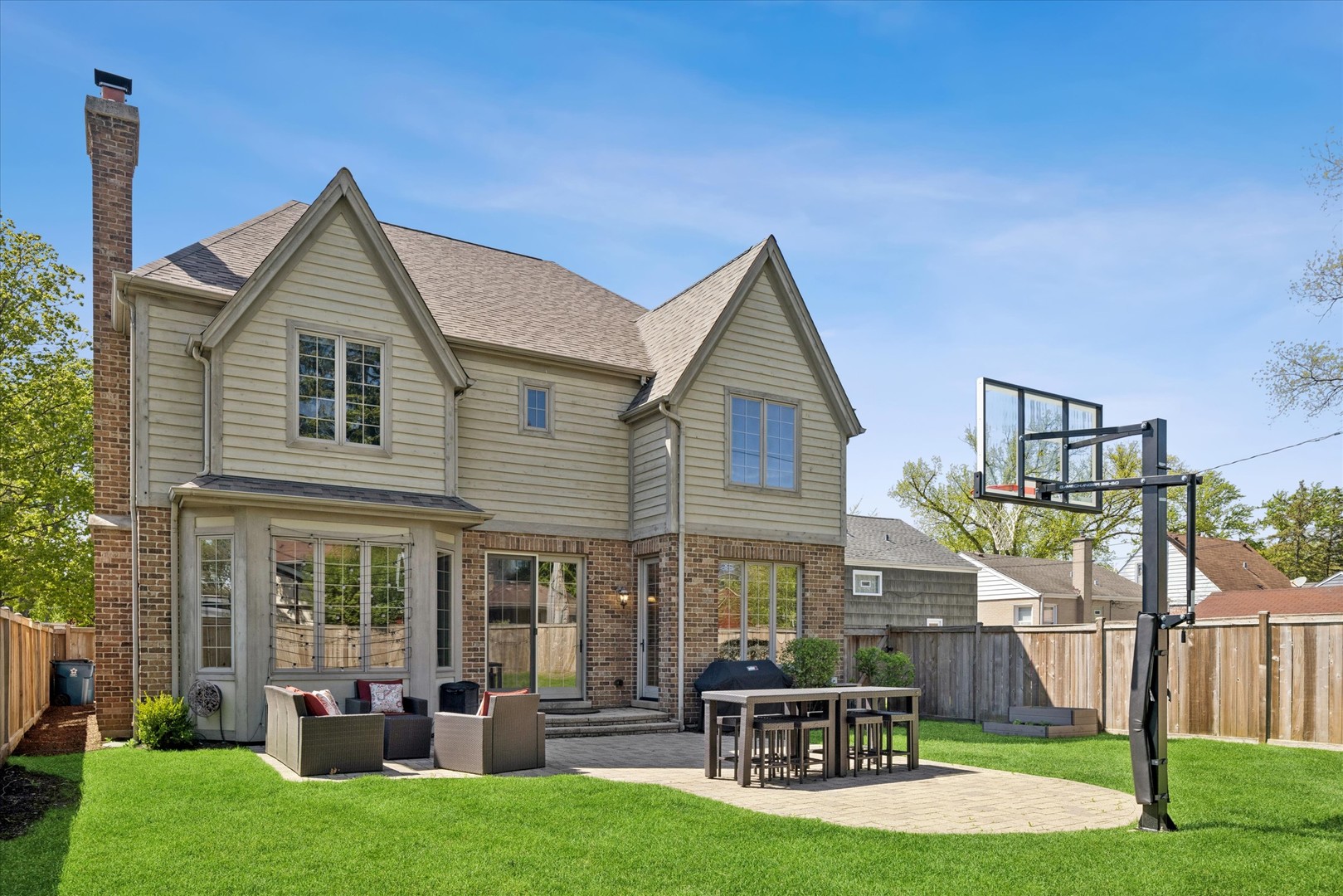 817 S Fairfield Avenue, Elmhurst, IL 60126