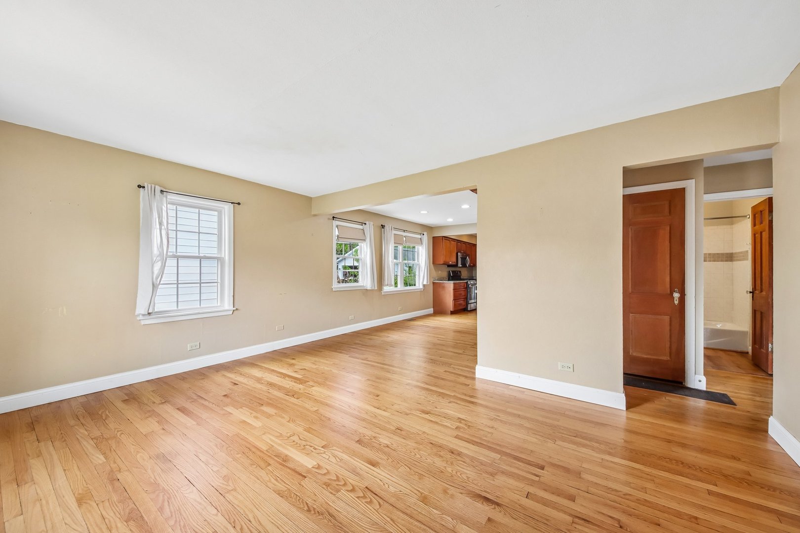 158 N Garfield Avenue, Mundelein, IL 60060