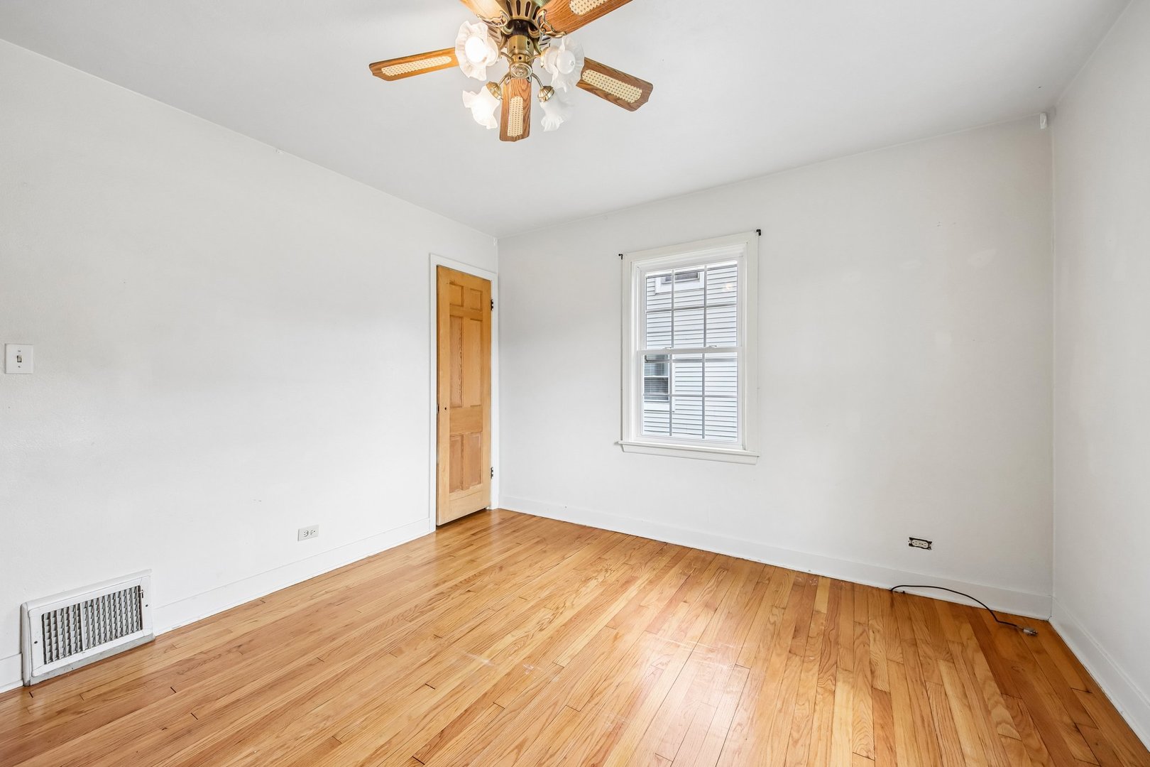 158 N Garfield Avenue, Mundelein, IL 60060