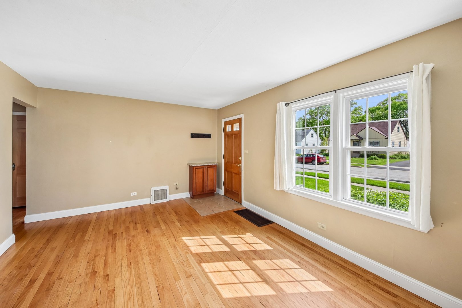 158 N Garfield Avenue, Mundelein, IL 60060