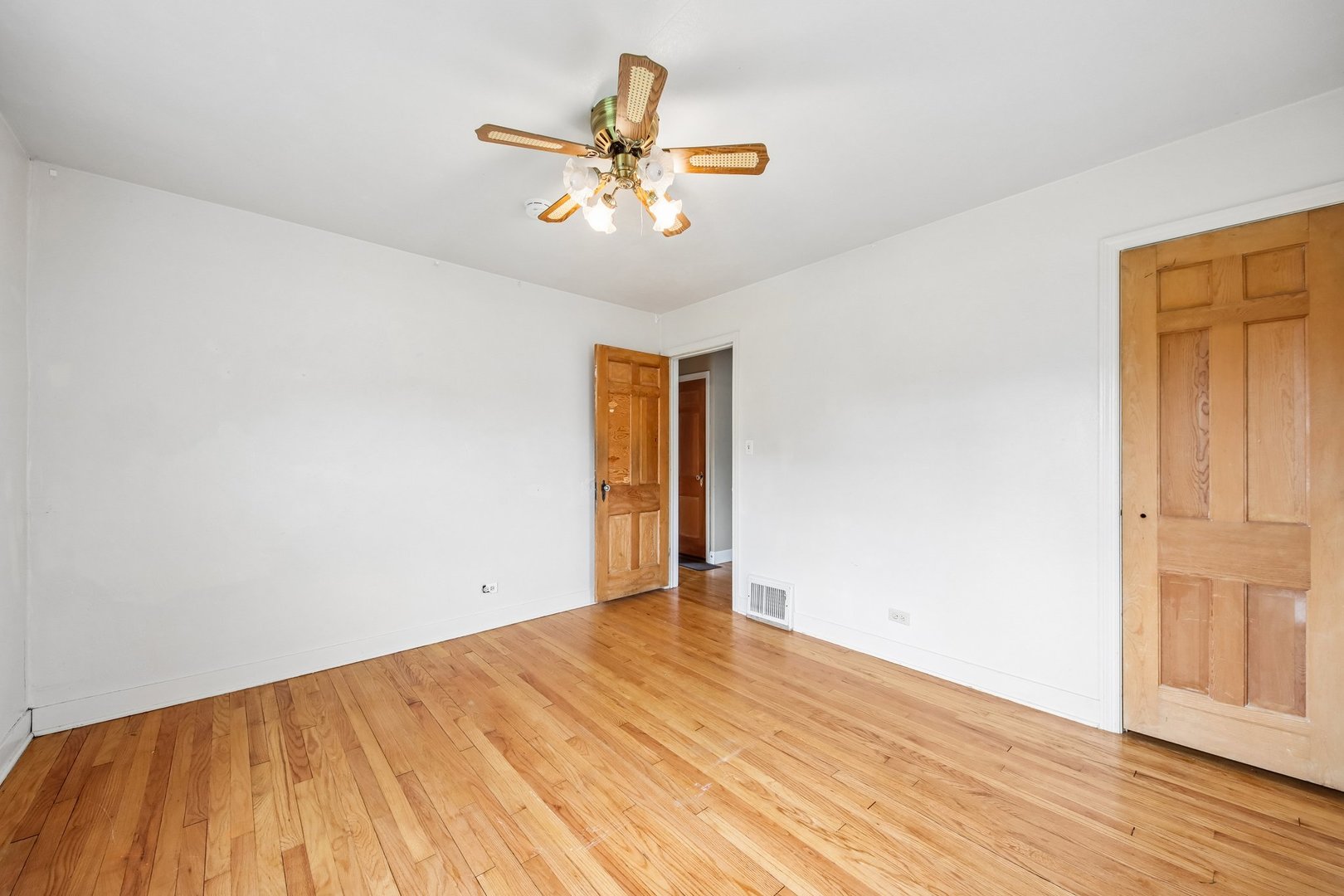158 N Garfield Avenue, Mundelein, IL 60060