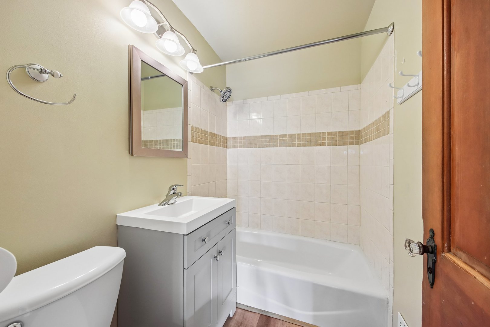 158 N Garfield Avenue, Mundelein, IL 60060