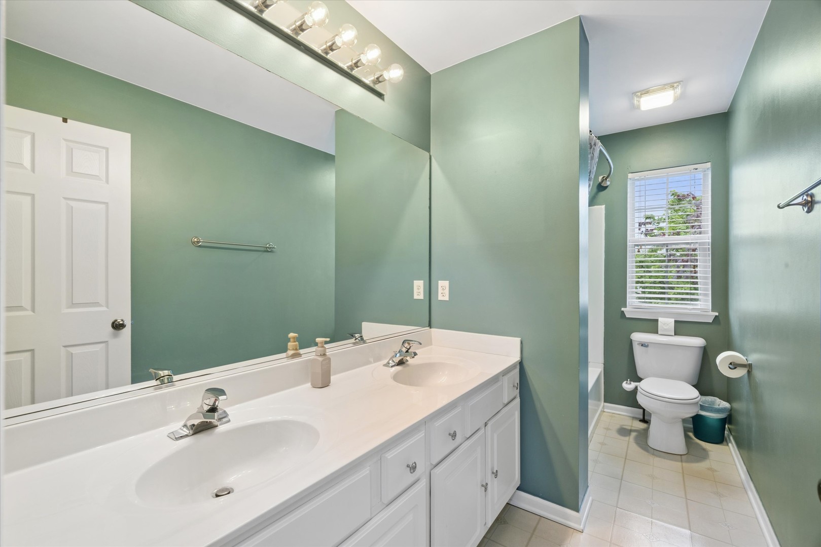 2070 Whitmore Drive, Romeoville, IL 60446