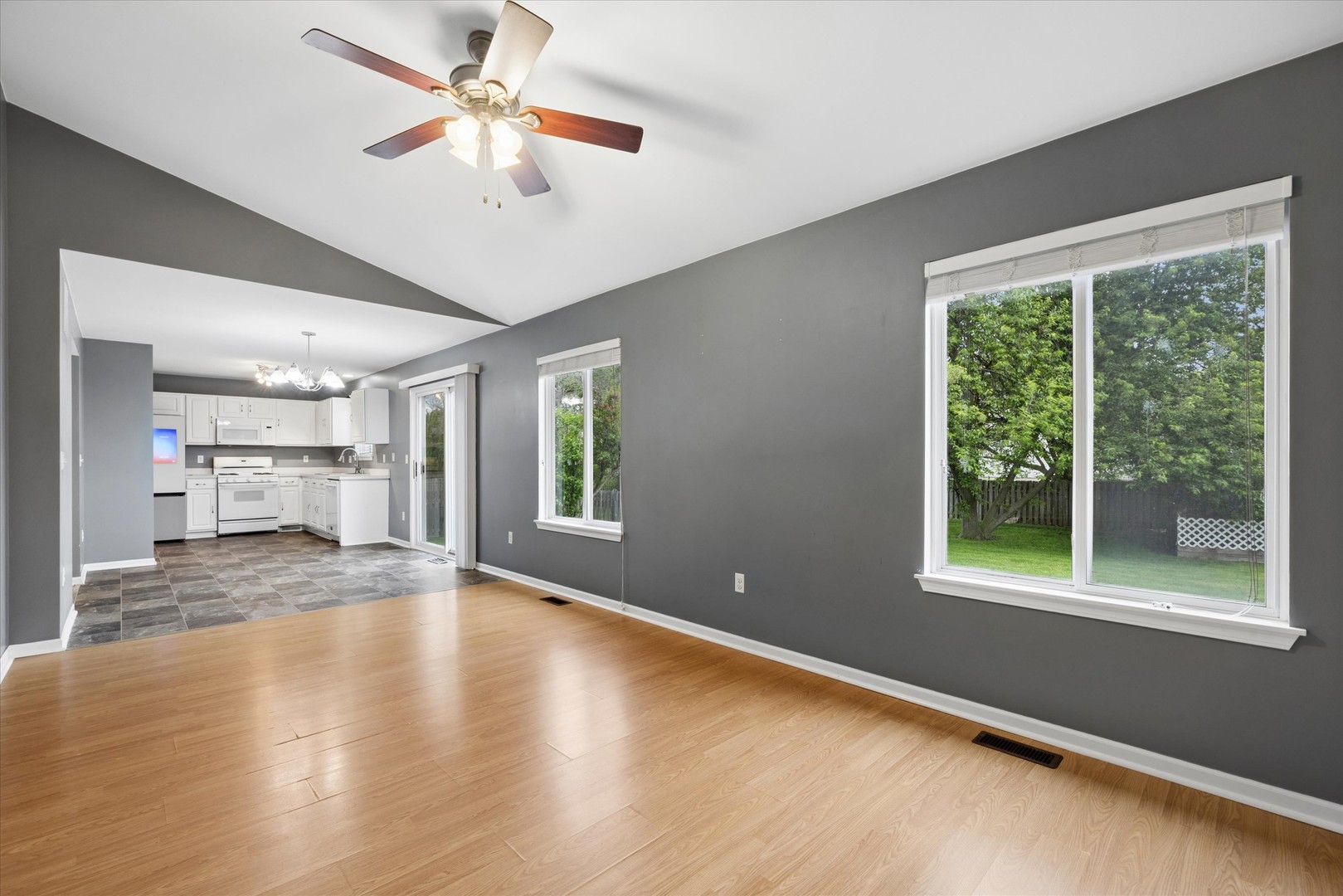 2070 Whitmore Drive, Romeoville, IL 60446