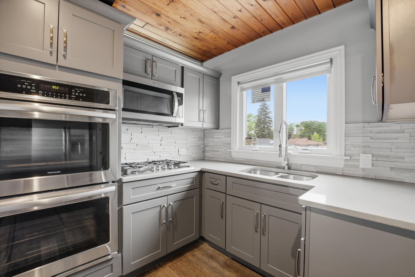 10550 W Cermak Road, Westchester, IL 60154