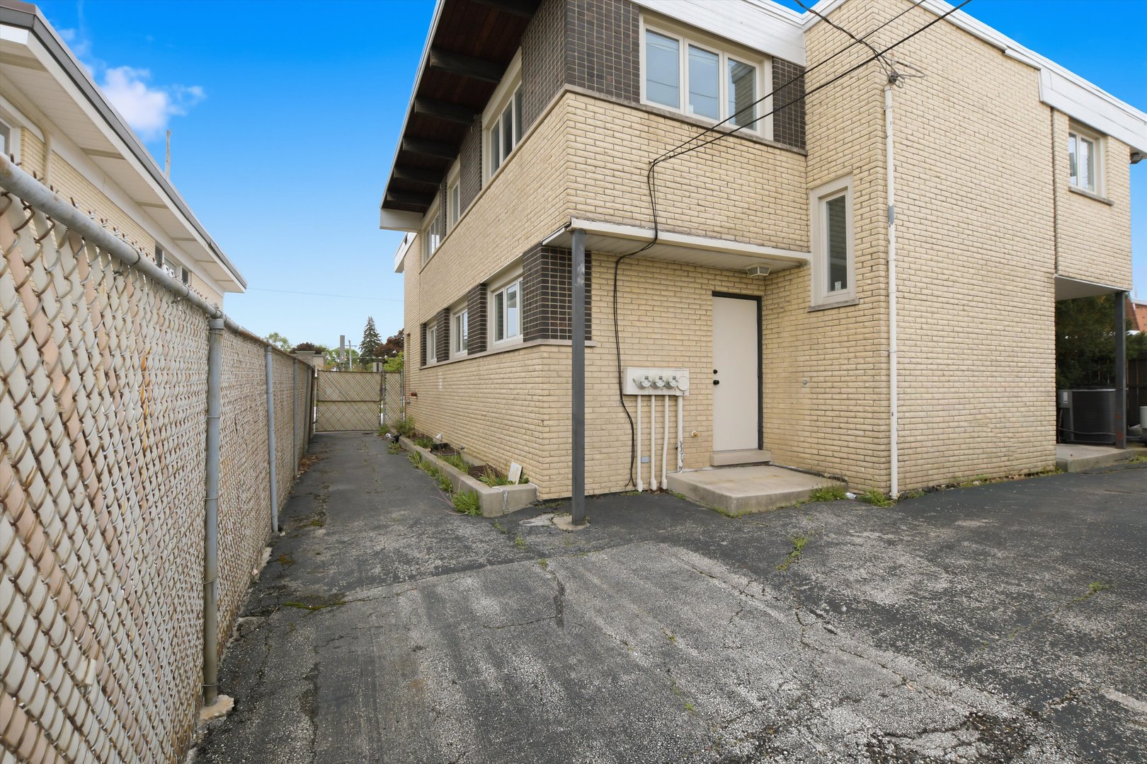 10550 W Cermak Road, Westchester, IL 60154