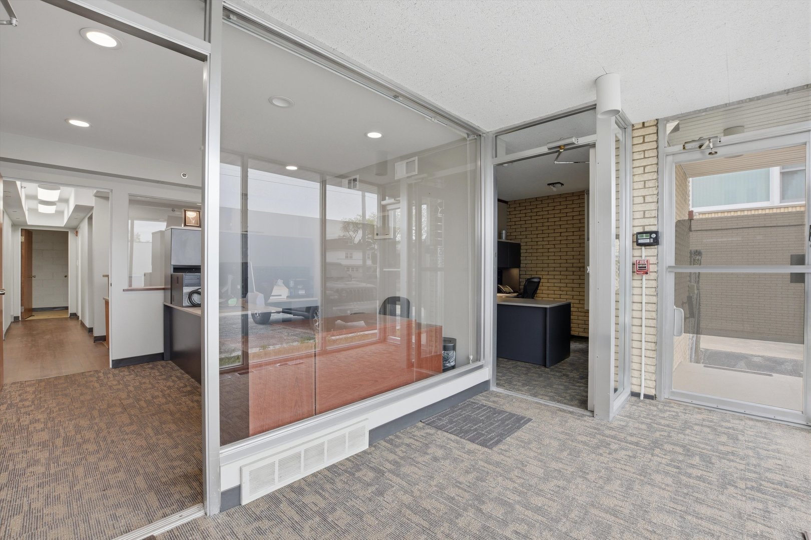 10550 W Cermak Road, Westchester, IL 60154