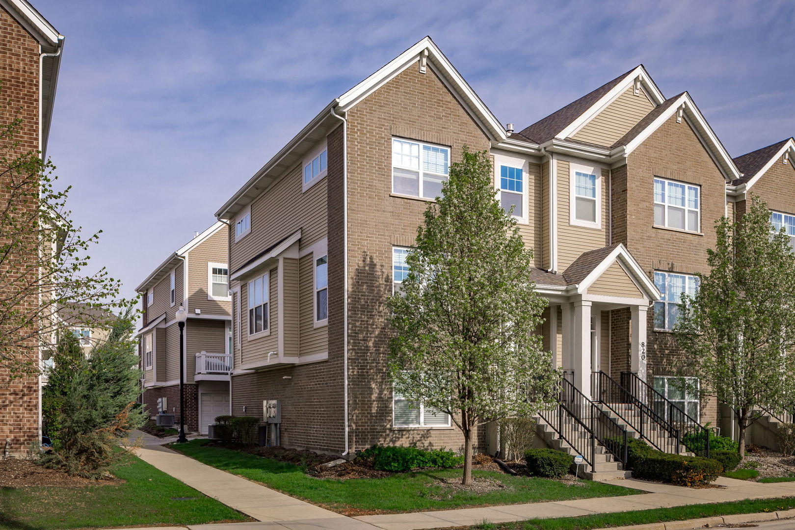 822 Center Street, Des Plaines, IL 60016