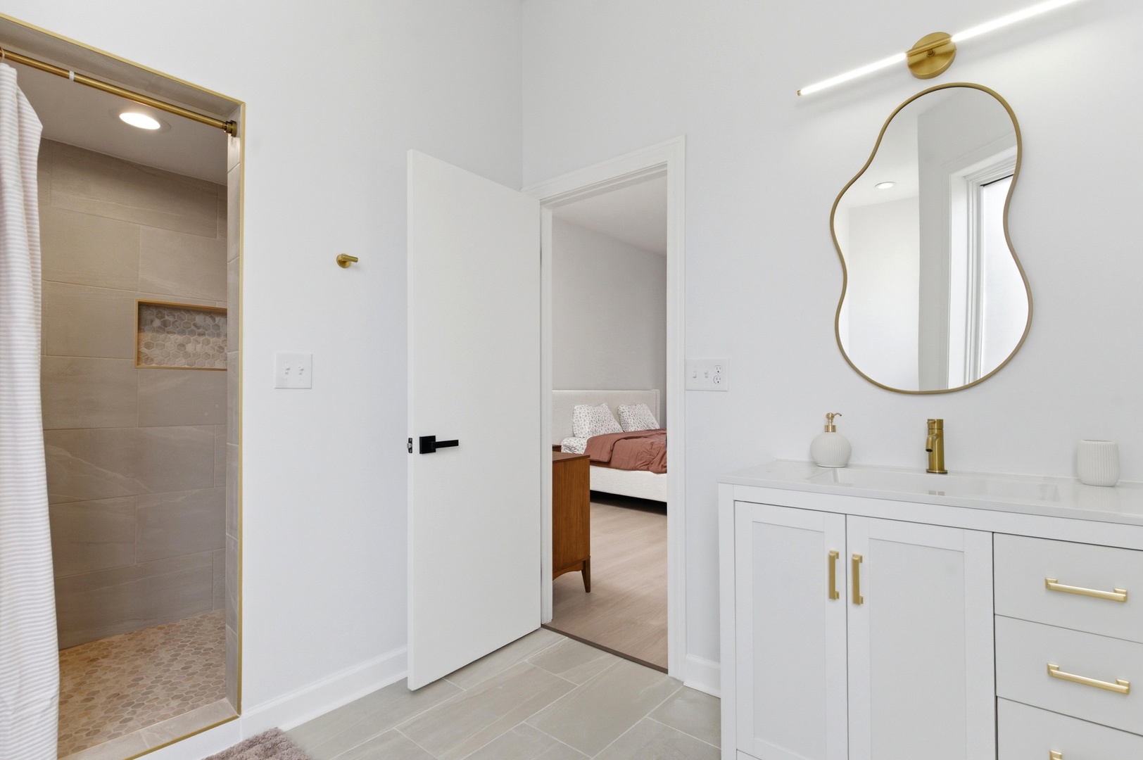 835 S Claremont Avenue, Chicago, IL 60612