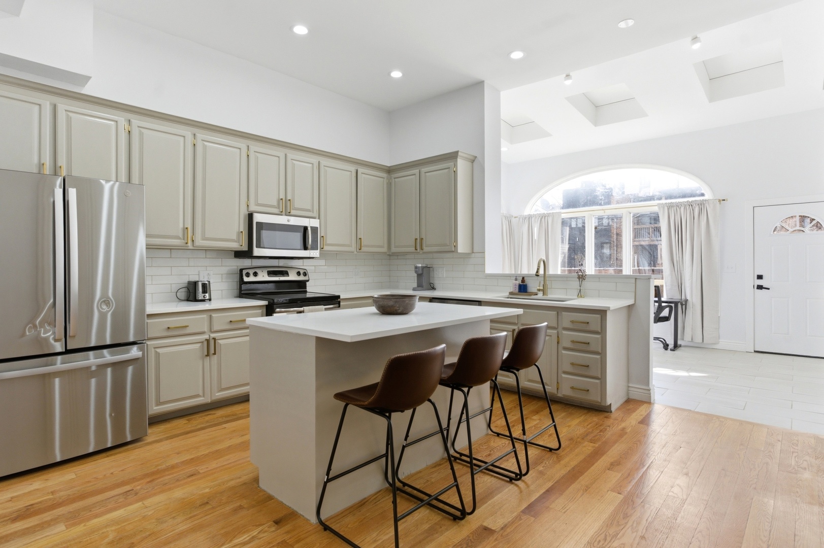 835 S Claremont Avenue, Chicago, IL 60612